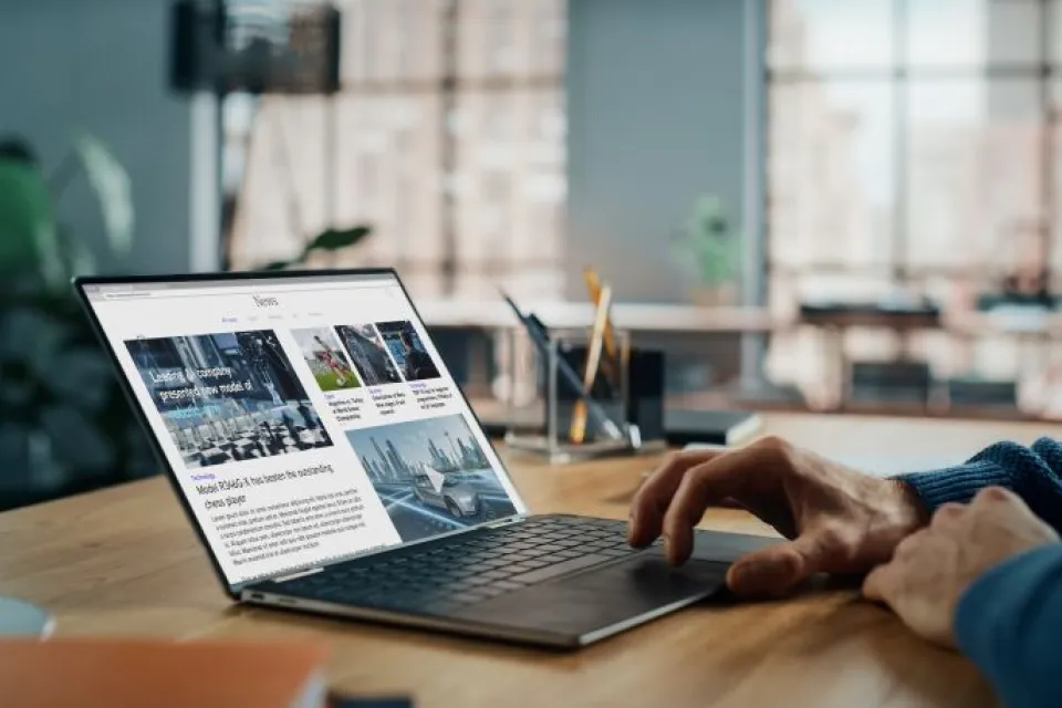 laptop with news